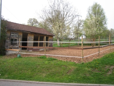 Ponystall vor der Renovierung Ponystall vor der Renovierung