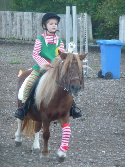 Alina auf Chipsy als Pippi Langstrumpf Alina auf Chipsy als Pippi Langstrumpf