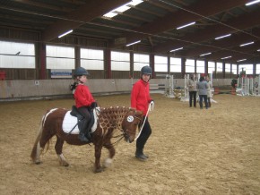 Jule auf Chipsy und Elke