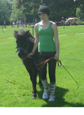 Maja geführt von Freya 1.Platz Maja geführt von Freya 1.Platz