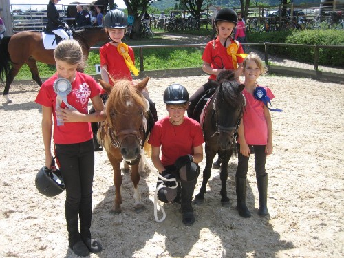 Isa, Jule, Freya, Alina und Marisa mit Chipsy und Niko Isa, Jule, Freya, Alina und Marisa mit Chipsy und Niko